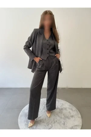 ست سه‌تکه شامل شلوار، ژاکت و جلیقه با طرح خطوط - 9303
