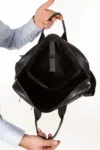 کیف دستی و دوشی چرم طبیعی مشکی یونیسکس با قابلیت حمل لپ‌تاپ و مدارک، دارای ۴ بخش بزرگ - 9710