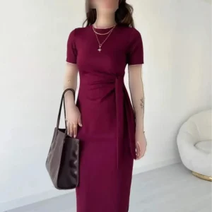 پیراهن زنانه مدال با پارچه بوردو به همراه جزئیات بند کنار - 9072