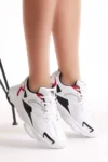 کفش ورزشی با کفه بلند و بنددار با طراحی راحت در رنگ‌های سفید و مشکی - 9348