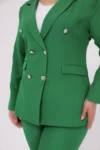 کت زنانه بلزر سبز با کمربند، دارای جیب و شلوار پاچه باریک، ست لباس سایز بزرگ - 9740