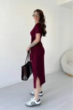 پیراهن زنانه مدال با پارچه بوردو به همراه جزئیات بند کنار - 9072