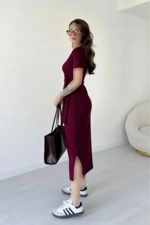 پیراهن زنانه مدال با پارچه بوردو به همراه جزئیات بند کنار - 9072