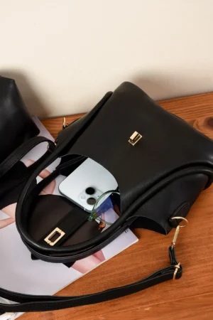 کیف دستی و دوشی زنانه با بند کمری و گیره آهنی، شامل کیف آرایشی از چرم مصنوعی با طراحی شیک - 10624