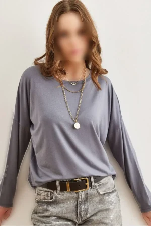بلوز ویسکوز آستین کلاهی زنانه به رنگ خاکستری تیره با یقه گرد مدل BLZ-19002588 - 10521