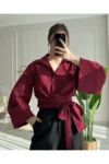 بلوز زنانه آستین رازدار قرمز شرابی با گیره کمربند و یقه گرد - 9885