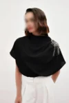بلوز گشاد با دسته تک و اکسسوری - مشکی - 10500
