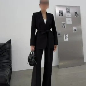 ست بلیزر و شلوار با کمربند زنانه - 9866