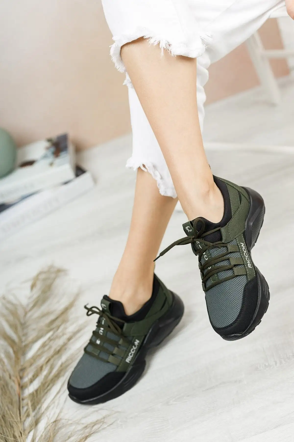 کفش اسپرت مشکی هاكی یونیسکس 0012072 - 10571 کفش اسپرت مشکی هاكی یونیسکس 0012072 - 10571