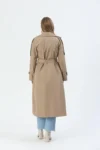 ترنچ کت دکمه‌دار با کمر دار و جیب به رنگ قهوه‌ای مایل به خاکی - 10542