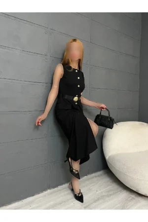 پیراهن میدی با جزئیات دکمه طلایی و چاک دار - 10087