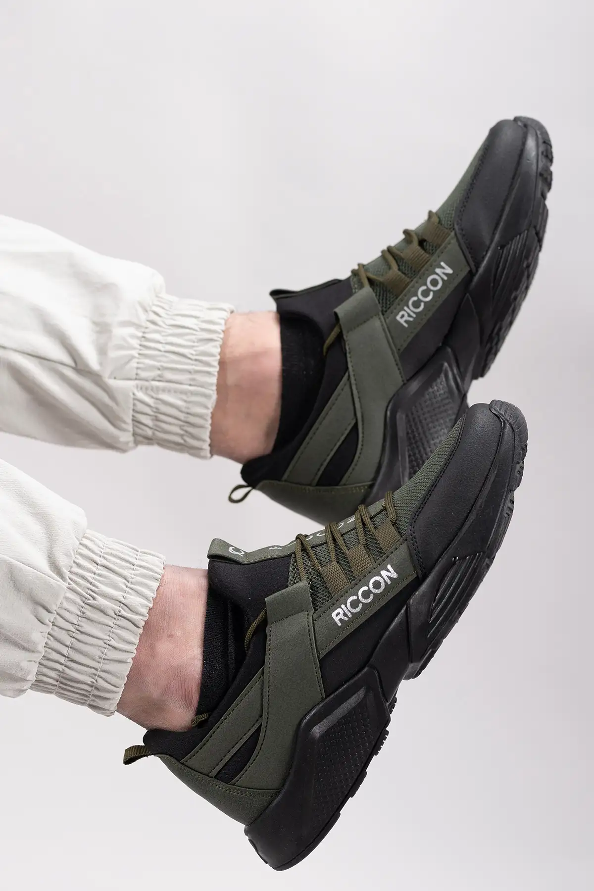 کفش اسپرت مشکی هاكی یونیسکس 0012072 - 10571 کفش اسپرت مشکی هاكی یونیسکس 0012072 - 10571