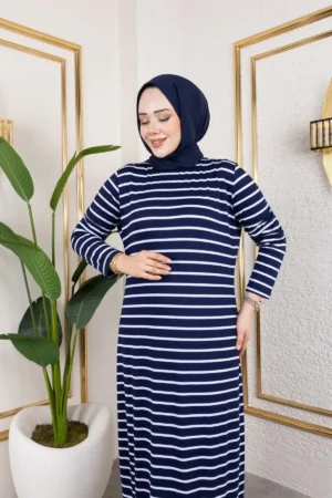 پیراهن دخترانه آبی تیره و سفید راه راه، راحت و کاربردی از جنس پنبه، مدل اورسایز، شیک و بلند برای فصل تابستان مناسب برای حجاب. - 10487