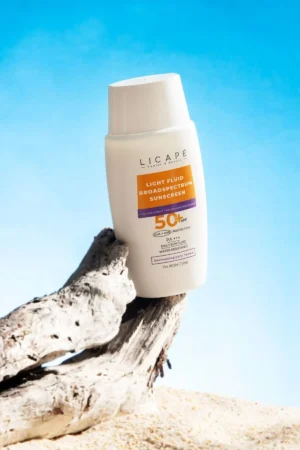 کرم ضد آفتاب مایع با SPF 50 و مقاوم در برابر آب مناسب برای تمامی тип های پوست - 50 میلی لیتر - 9810