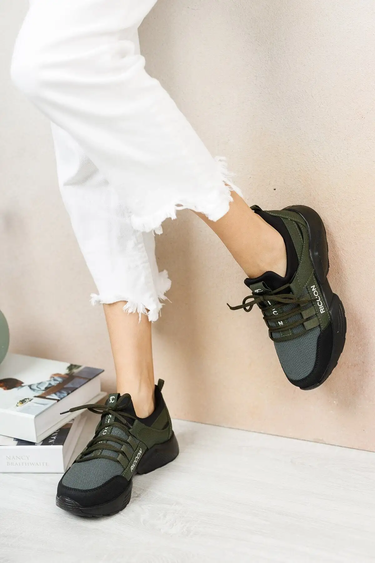 کفش اسپرت مشکی هاكی یونیسکس 0012072 - 10571 کفش اسپرت مشکی هاكی یونیسکس 0012072 - 10571