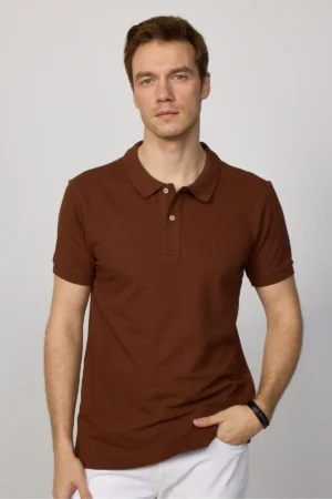 پک ۵ تایی تیشرت یقه‌ polo با طرح ساده در رنگ‌های قهوه‌ای، سرمه‌ای، سبز تیره، شن و مشکی از جنس پنبه و با فیت اسلیم - 10337