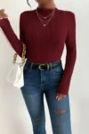 تیشرت زنانه بافت‌دار و کشی آستین‌بلند یقه گرد جیر رنگ bordo با لبه‌های چرخی - 10529