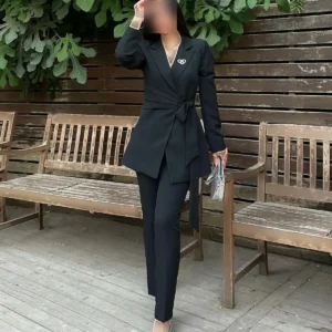 ست جاکت و شلوار با جزئیات زنانه و بند دار - 9961