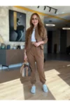 ست شیک زنانه با کت قهوه‌ای رنگ و جزئیات دکمه‌ای و شلوار - 11119