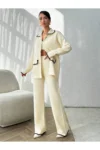 ست بافتنی زنانه شامل کت دکمه‌دار و شلوار دوخته شده، رنگ کرم - 11150