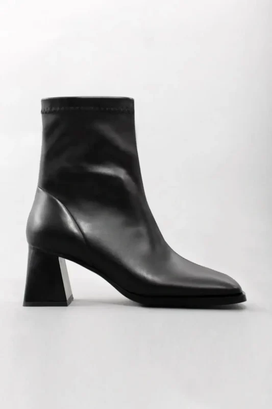 بوت زنانه مشکی با ساق استرچ و پاشنه متوسط - 10917