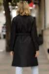 trench کوت زنانه مشکی با دکمه‌های جلو و کمربند، مقاوم در برابر آب و دارای کمر بند. - 11269