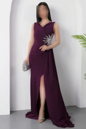 پیراهن شب با خرجکارن قهوه‌ای و چاکدار ECR5301 - 11292
