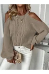 بلوز بافت روزمره زنانه با گردن حلقه‌ای و آستین‌های باز مناسب فصل زمستان رنگ قهوه‌ای روشن - 11081