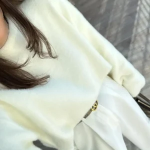 ژاکت بافتنی ساده و نرم زنانه خاکستری روشن با یقه گرد - 11077