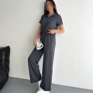 ست تی‌شرت و شلوار با یقه پولویی از پارچه مدالی با برش راحت و دو جیب برای خانم‌ها - 11144