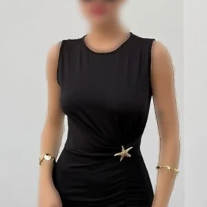 پیراهن میدی بدون آستین با جزئیات اکسسوری و یقه دراپه و چاک در رنگ مشکی 13606 - 11281