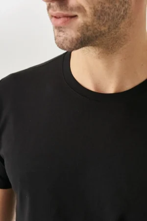 پکیج ۵ عددی تی‌شرت‌های ساده یقه گرد مردانه در رنگ‌های سفید، سرمه‌ای، خاکی و خاکستری ملانژ با فرم اسلیم فیت و از جنس ۱۰۰% پنبه. - 11614