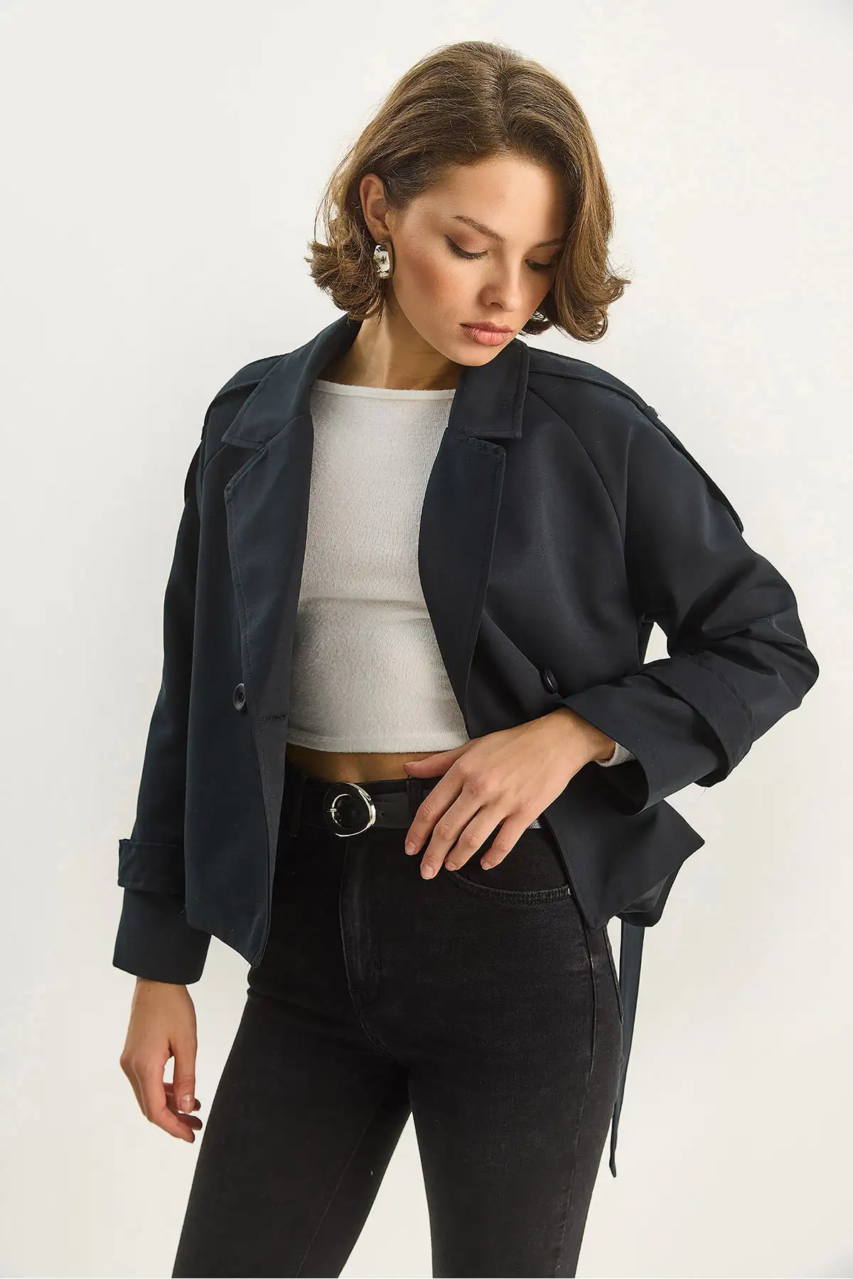 پالتوی کوتاه زنانه با آستین و کمربند ۰۳۰۱ ۶۰۲۸۳۶۹۷ - 11744 پالتوی کوتاه زنانه با آستین و کمربند ۰۳۰۱ ۶۰۲۸۳۶۹۷ - 11744