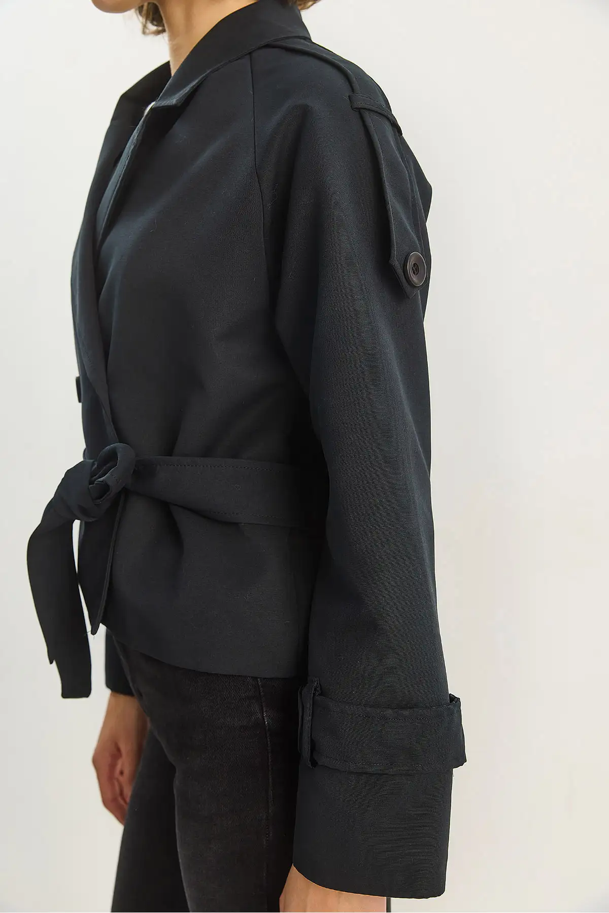 پالتوی کوتاه زنانه با آستین و کمربند ۰۳۰۱ ۶۰۲۸۳۶۹۷ - 11744 پالتوی کوتاه زنانه با آستین و کمربند ۰۳۰۱ ۶۰۲۸۳۶۹۷ - 11744