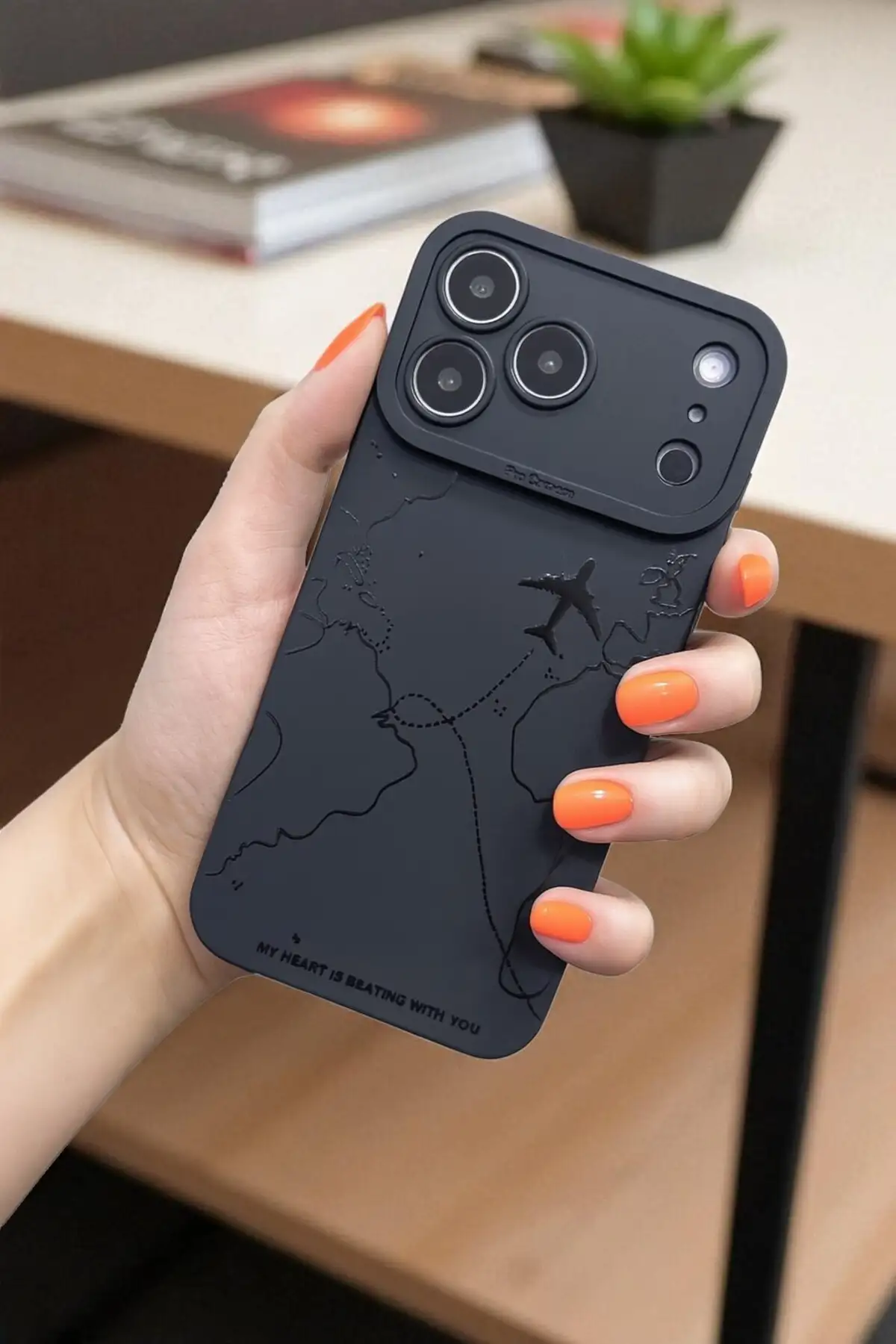 قاب سیلیکونی نرم با طراحی نقشه مناسب برای اپل آیفون ۱۷ پرو مکس، مقاوم در برابر ضربه - 11713 قاب سیلیکونی نرم با طراحی نقشه مناسب برای اپل آیفون ۱۷ پرو مکس، مقاوم در برابر ضربه - 11713