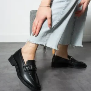 کفش روزمره زنانه نرم مشکی با بند خاص