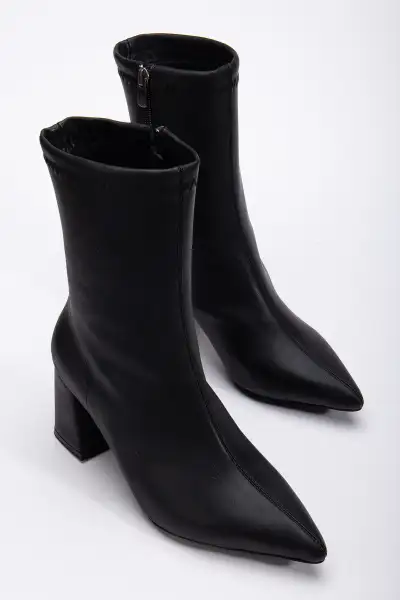 بوت زنانه ونسا رنگ مشکی با نوک تیز و پاشنه متوسط - 12843 بوت زنانه ونسا رنگ مشکی با نوک تیز و پاشنه متوسط - 12843