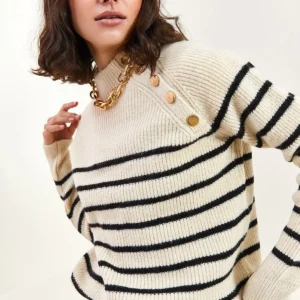 ژاکت زنانه یقه نیمه باله‌ای با جزئیات دکمه روی شانه - 11788