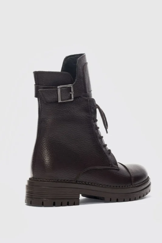 بوت زنانه با جزئیات قلاب چرم طبیعی فالون - قهوه‌ای - 11942