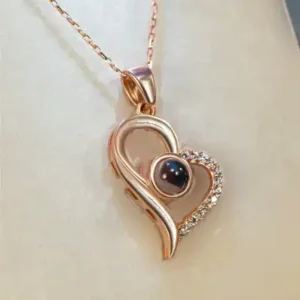 گردنبند نقره زنانه - گردنبند نقره‌ای با نوشته "دوستت دارم" به 100 زبان، با روکش طلا صورتی - 12114