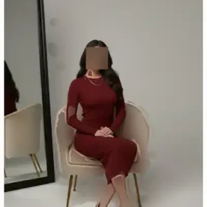 پیراهن قلمی آستین بلند با یقه گرد زنانه، پارچه کشباف کمرنگ، مناسب برای حجاب، به رنگ بوردو، با قد 135 سانتی‌متر. - 12312