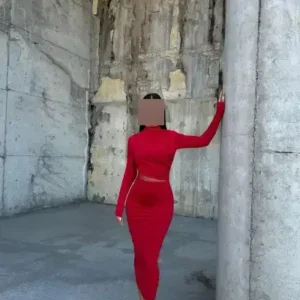 کالا: لباس میدی قلمی کمرنگ بلند با یقه ایستاده و جزئیات دکلته از پارچه توری انعطاف پذیر رنگ قرمز 583154 - 12311