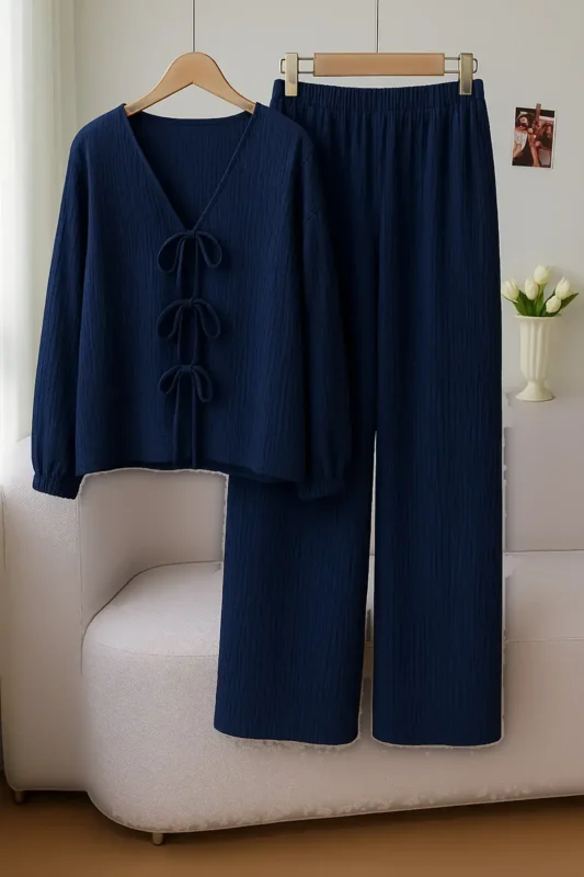 ست لباس شامل پیراهن آبی تیره با دکمه‌های جلویی و شلوار راسته. - 11930