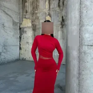 کالا: لباس میدی قلمی کمرنگ بلند با یقه ایستاده و جزئیات دکلته از پارچه توری انعطاف پذیر رنگ قرمز 583154 - 12311