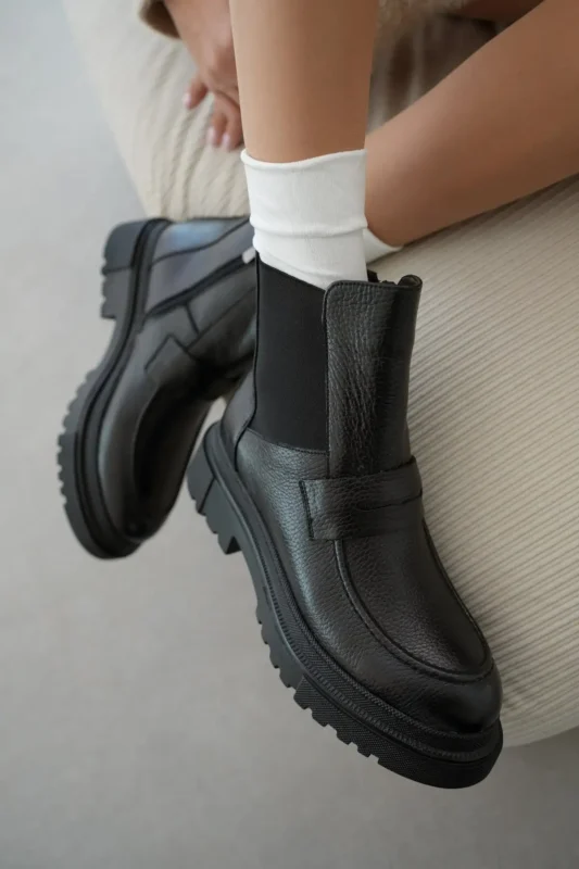 بوت زنانه ویولا با جزئیات کمربند کشی - چرم طبیعی - مشکی - 11941