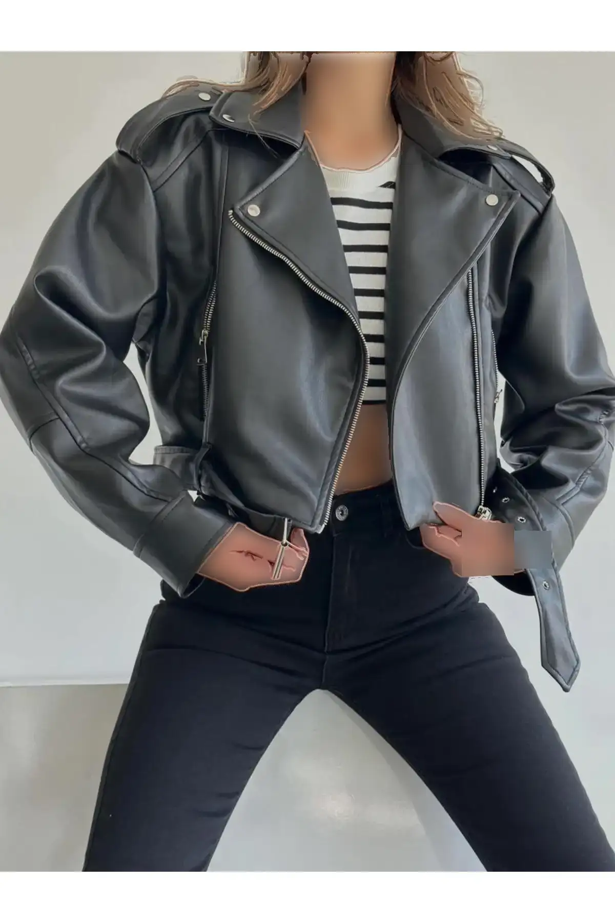 کاپشن چرم بایکِر مشکی بزرگ اندازه فصل جدید - 11827 کاپشن چرم بایکِر مشکی بزرگ اندازه فصل جدید - 11827