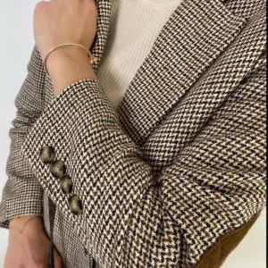 ژاکت کلاهدار دو دکمه‌ای کمرنگ با دکمه‌های براق و جزئیات آرنجی - 11893