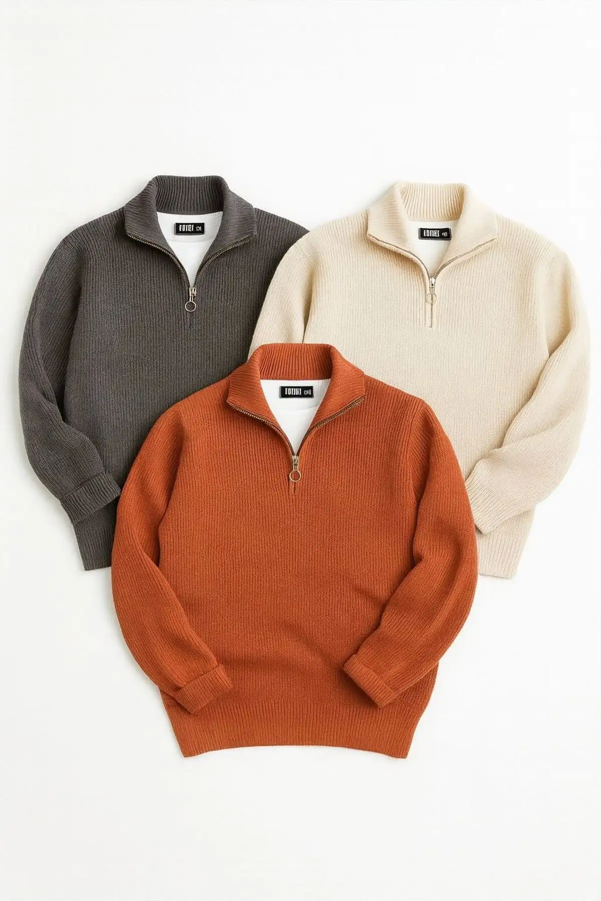 پک سهتایی مردانه با یقه نیمه زیپ و جزئیات بافتی به رنگهای خاکستری، بژ و آجری. - 11927 پک سهتایی مردانه با یقه نیمه زیپ و جزئیات بافتی به رنگهای خاکستری، بژ و آجری. - 11927