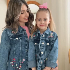 کلاه دخترانه با طراحی گلی و دوخت گل‌های برجسته روی جین (قیمت برای یک محصول است) - 11913