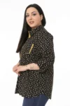 شومیز سیاه با یقه و جیب طرح دار گلدار برای سایز بزرگ و آستین ترک‌دار - 12512